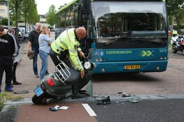 Lijnbus in aanrijding met scooter