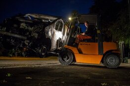 Uitgebrande auto vat opnieuw vlam tijdens berging