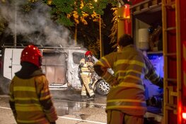 Uitgebrande auto vat opnieuw vlam tijdens berging
