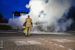 Bestelbus gaat in vlammen op in Hilversum