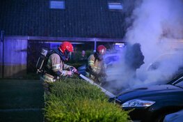 Twee auto&#39;s beschadigd na brand in Blaricum