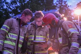 Twee auto&#39;s beschadigd na brand in Blaricum