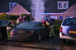 Twee auto&#39;s beschadigd na brand in Blaricum