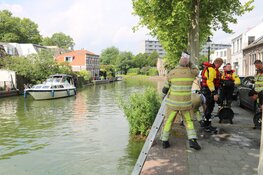 Brandweer stelt losvarende plantenbak veilig