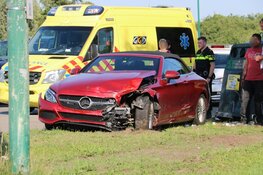 Zeker twee auto&#39;s total loss bij ongeval Ankeveen