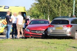 Zeker twee auto&#39;s total loss bij ongeval Ankeveen