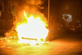 Auto door brand verwoest in Hilversum