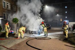 Auto door brand verwoest in Hilversum