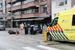 Maaltijdbezorger gewond na botsing in Bussum