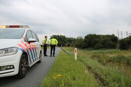 Bestuurder gevlucht na crash in Muiderberg