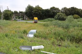 Bestuurder gevlucht na crash in Muiderberg