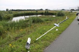 Bestuurder gevlucht na crash in Muiderberg