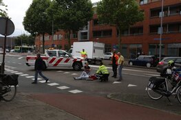 Fietsster wordt aangereden op kruispunt Huizen