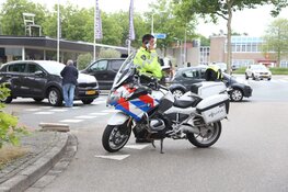 Fietsster wordt aangereden op kruispunt Huizen