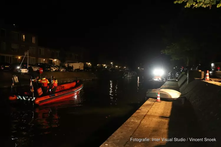 Duikactie door de brandweer na aantreffen bootje