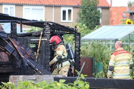 Tuinhuisje in Naarden vat vlam