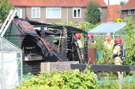 Tuinhuisje in Naarden vat vlam