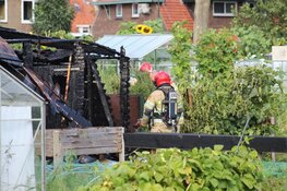 Tuinhuisje in Naarden vat vlam
