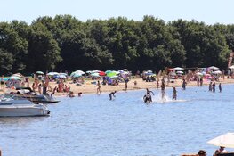 Gemeente Blaricum grijpt in bij drukte Stichtse Strand, parkeerplaats afgesloten