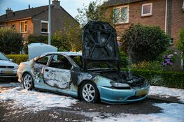 Auto in vlammen op in 's-Graveland