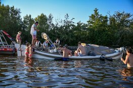 Sloep zinkt vlakbij Drecht in Loosdrecht