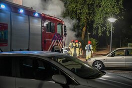 Twee auto's in vlammen op in Huizen