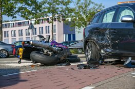 Ongeluk tussen auto en motor Weesp