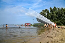 Brandweer zorgt voor waterpret in &#39;t Gooi