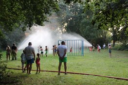 Brandweer Naarden zorgt voor waterfestijn