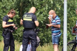 Twee fietsers lichtgewond na botsing in Huizen