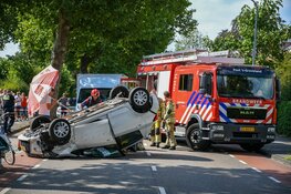 Auto slaat over de kop in Kortenhoef