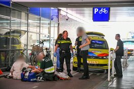 Fietsters botsen in stationstunnel Hilversum, twee slachtoffers naar ziekenhuis