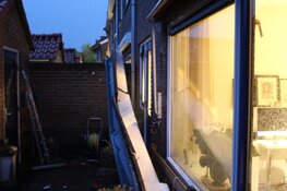 Dakgoot komt naar beneden tijdens noodweer
