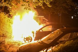 Auto in vlammen op in Hilversum