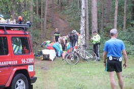 Mountainbiker zwaargewond na ongeval in Laren