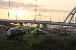 Persoon zwaargewond na ongeval op A1 Muiderberg