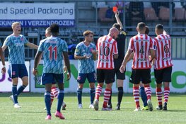 Ajax met tien man nipt langs Sparta