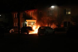 Auto brandt uit na harde knal in Bussum