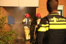 Brand in portiek Huizen zorgt voor veel rookontwikkeling