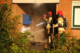 Brand in portiek Huizen zorgt voor veel rookontwikkeling