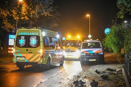 Auto belandt in tuin in Bussum, drie gewonden