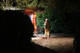 Drie personen naar ziekenhuis na brand Muiderberg