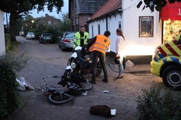 Maaltijdbezorger raakt gewond bij botsing in Blaricum, slachtoffer naar ziekenhuis