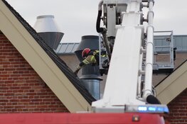 Middelbrand gebouw in Huizen