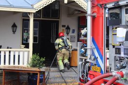 Middelbrand gebouw in Huizen